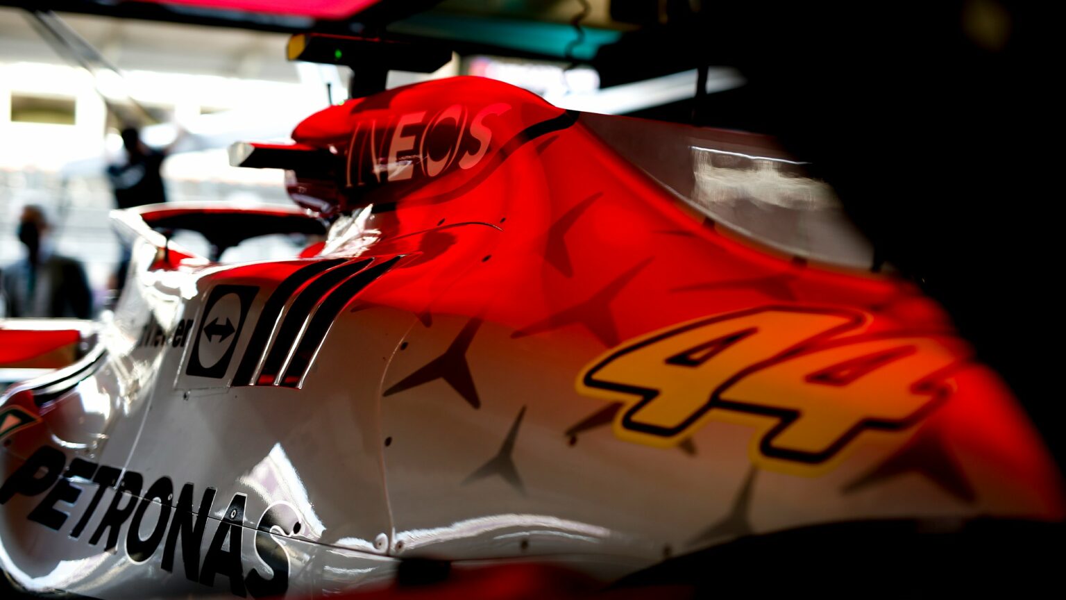 At Mercedes, a solution is being sought. Will a new rear wing come to Melbourne?