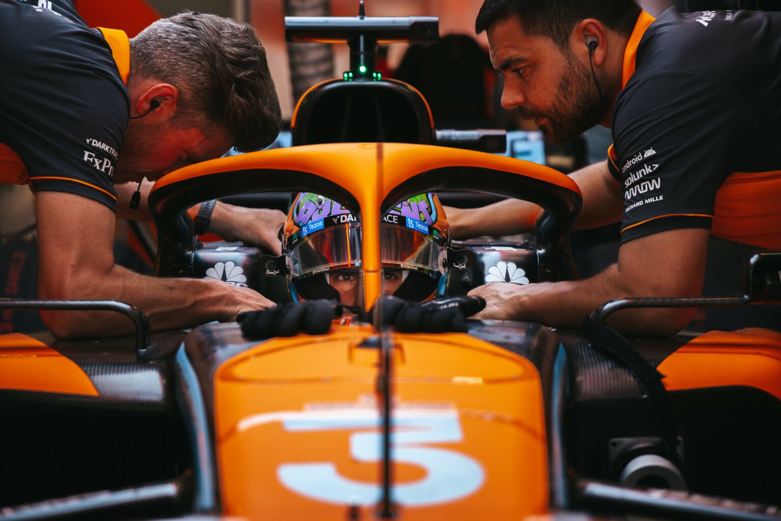 Ricciardo saluta la McLaren? Brown avverte: “Non ci sta soddisfacendo” https://news.fantaf1.com/ricciardo-saluta-la-mclaren-brown-dichiarazioni/