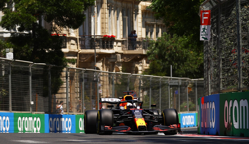 red-bull-fa-la-sua-mossa-a-baku-debutta-la-power-unit-2