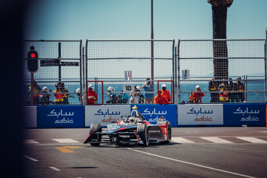 cape-town-e-prix-vittoria-per-da-costa-caos-mahindra