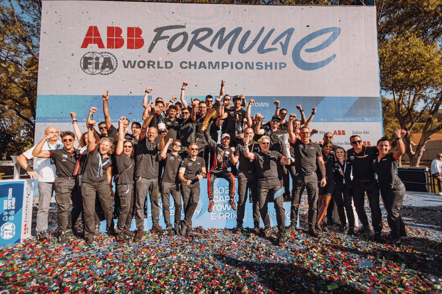 cape-town-e-prix-vittoria-per-da-costa-caos-mahindra