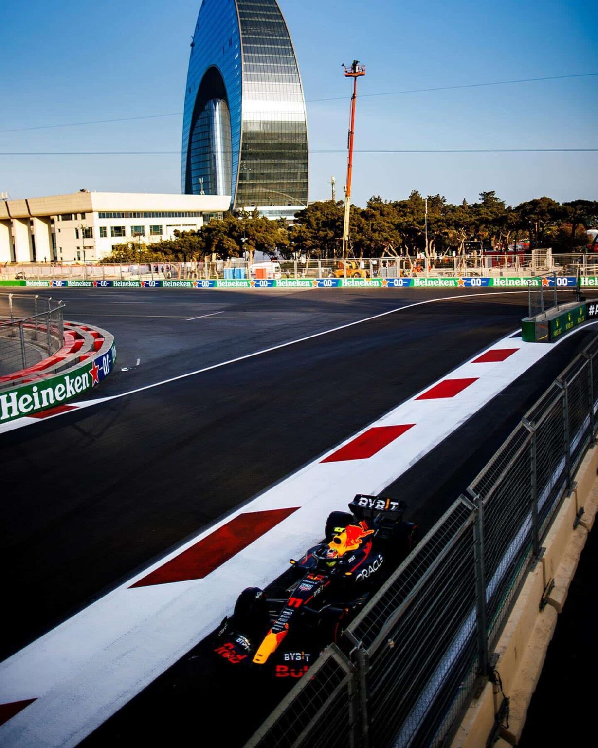 Gara Azerbaijan: Perez trionfa a Baku, è doppietta Red Bull gara-azerbaijan-perez-trionfa-a-baku-e-doppietta-red-bull