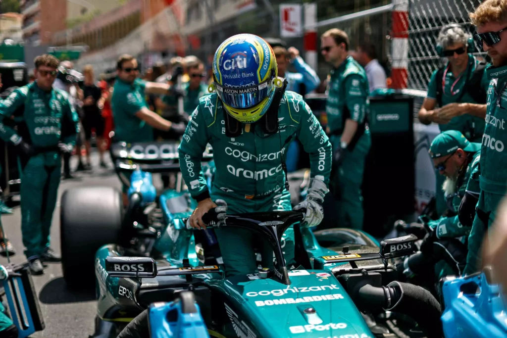 Fernando Alonso in preparazione per l'inizio del Gran Premio di Monte-Carlo