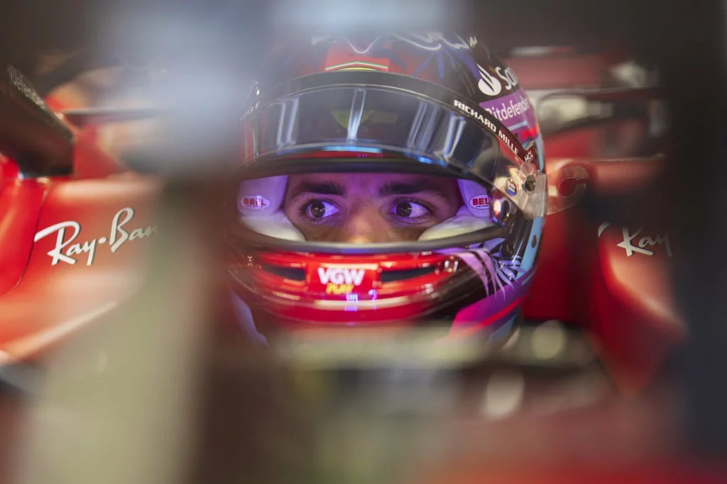 ferrari-cambiera-forma-lindicazione-di-sainz