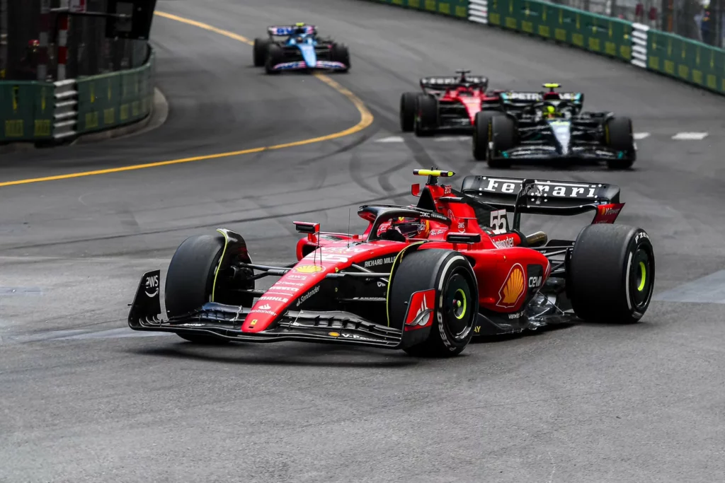 La Ferrari di Carlos Sainz nel Gran Premio di Monaco chiuso all'ottavo posto in classifica