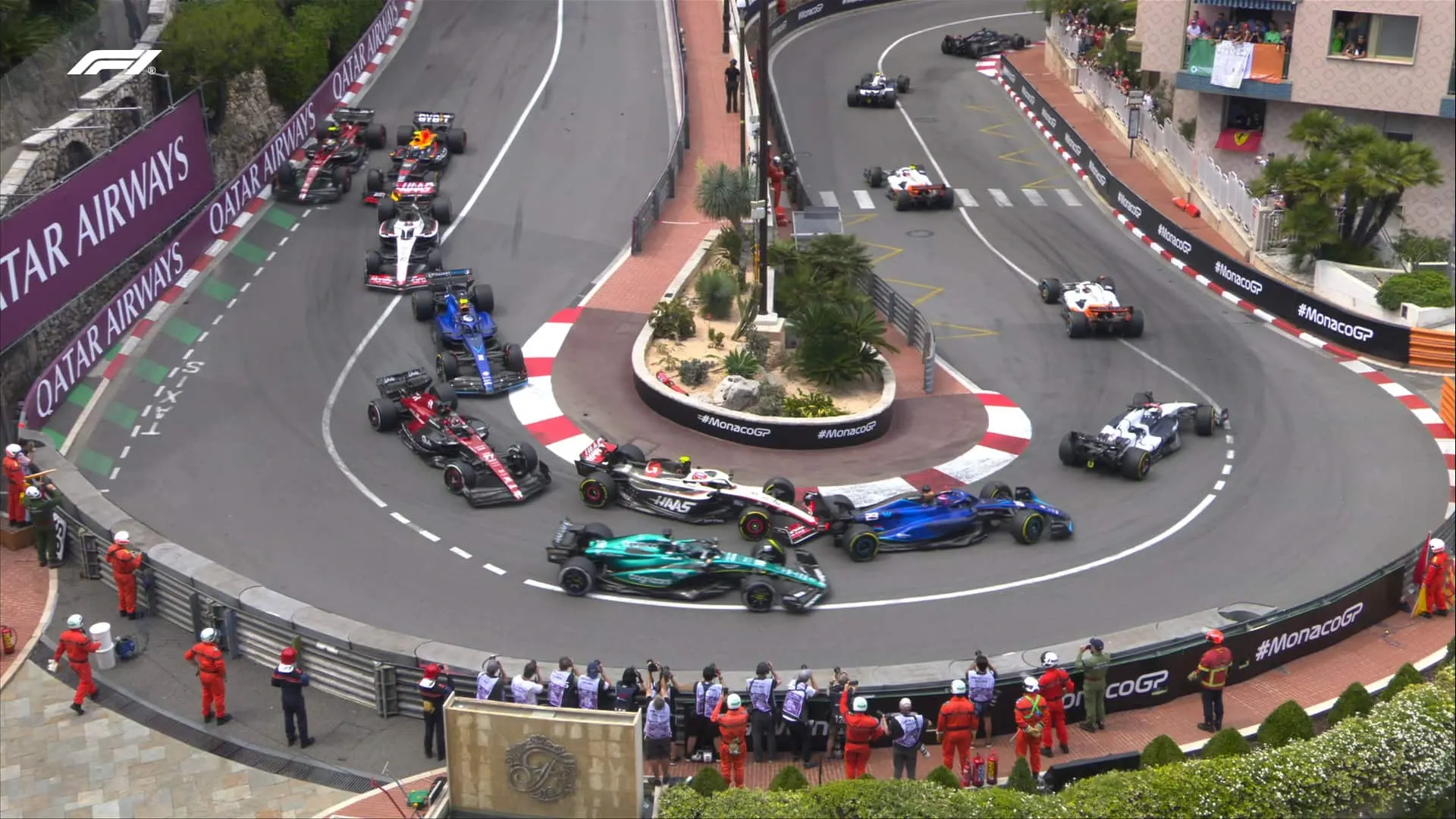 Gran Premio di Monte-Carlo, le macchine affrontano il tornantino nel primo giro della gara