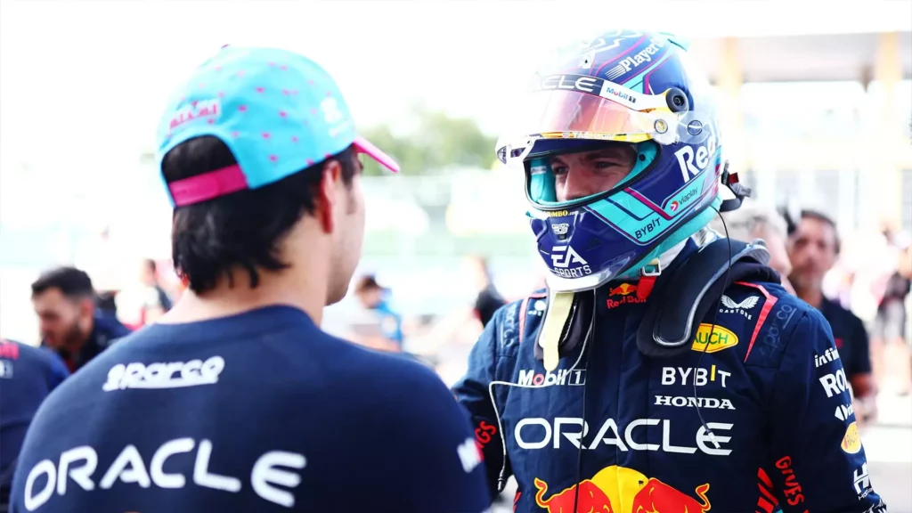 Max Verstappen con il compagno di squadra Sergio Perez