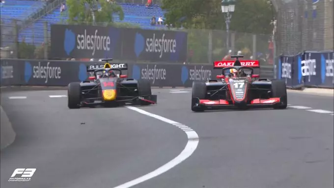 Montoya e Collet arrivano al contatto che procura una foratura al pilota brasiliano durante la gara a Monte-Carlo
