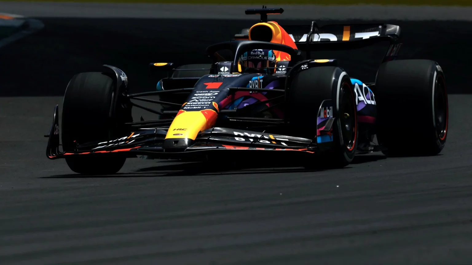 fp2-miami-driving-verstappen-with-ferrari-just-behind