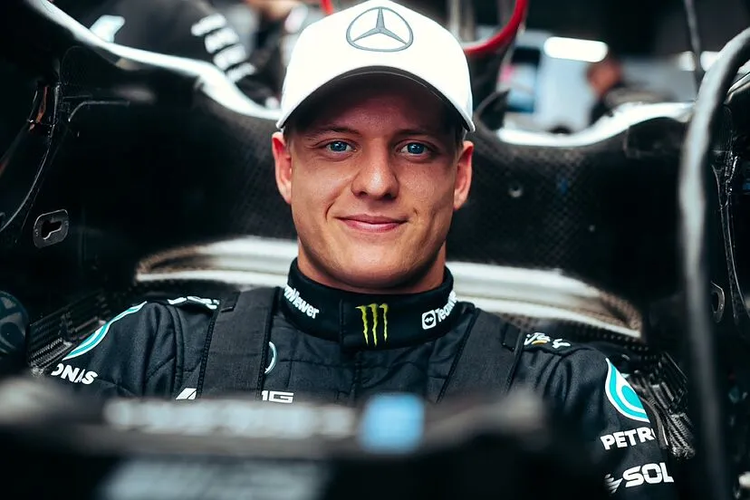 Mick Schumacher nella W14 pronto a scendere in pista a Barcellona per i test Pirelli