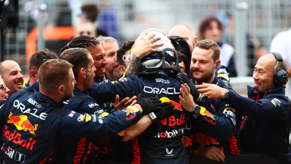 Max Verstappen festeggia la vittoria numero 41 con il team in Canada