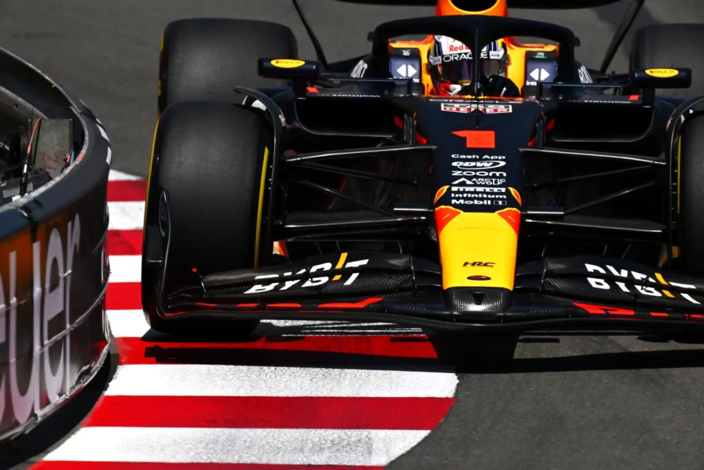 Max Verstappen impegnato a Monaco