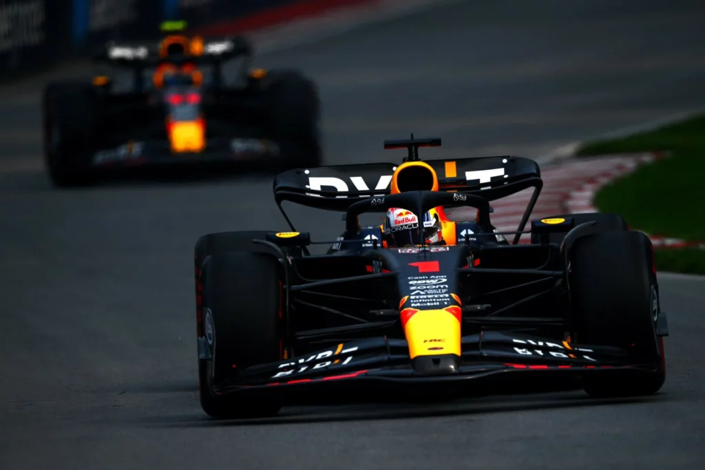 Verstappen davanti a Perez durante le FP2 in Canada