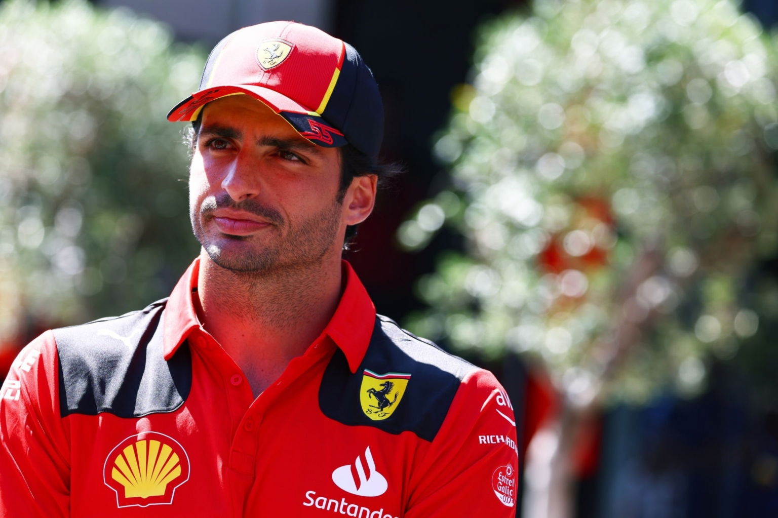 Carlos Sainz nel paddock in Austria