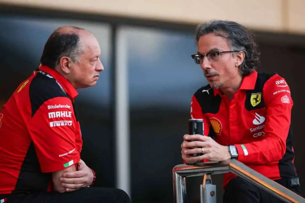 Laurent Mekies e Frederic Vasseur discutono sul futuro della Ferrari nel paddock