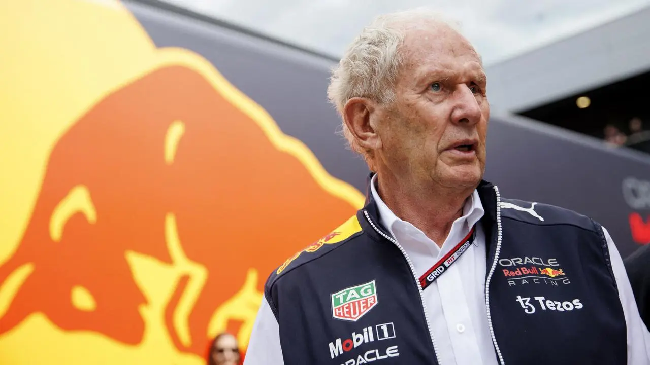 Helmut Marko, super consulente Red Bull passeggia nel paddock