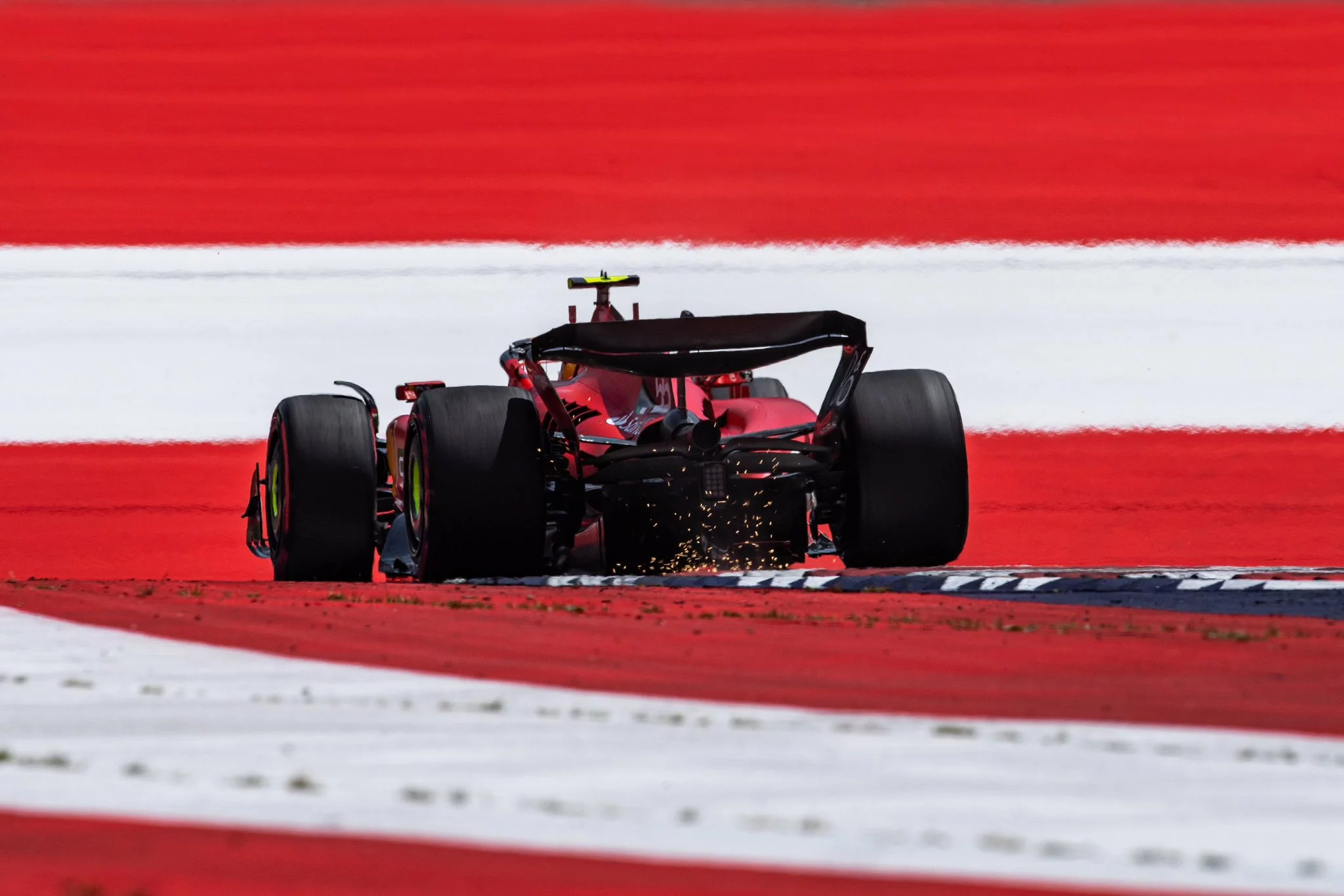 La Ferrari di Carlos Sainz in pista sul tracciato di Spielberg