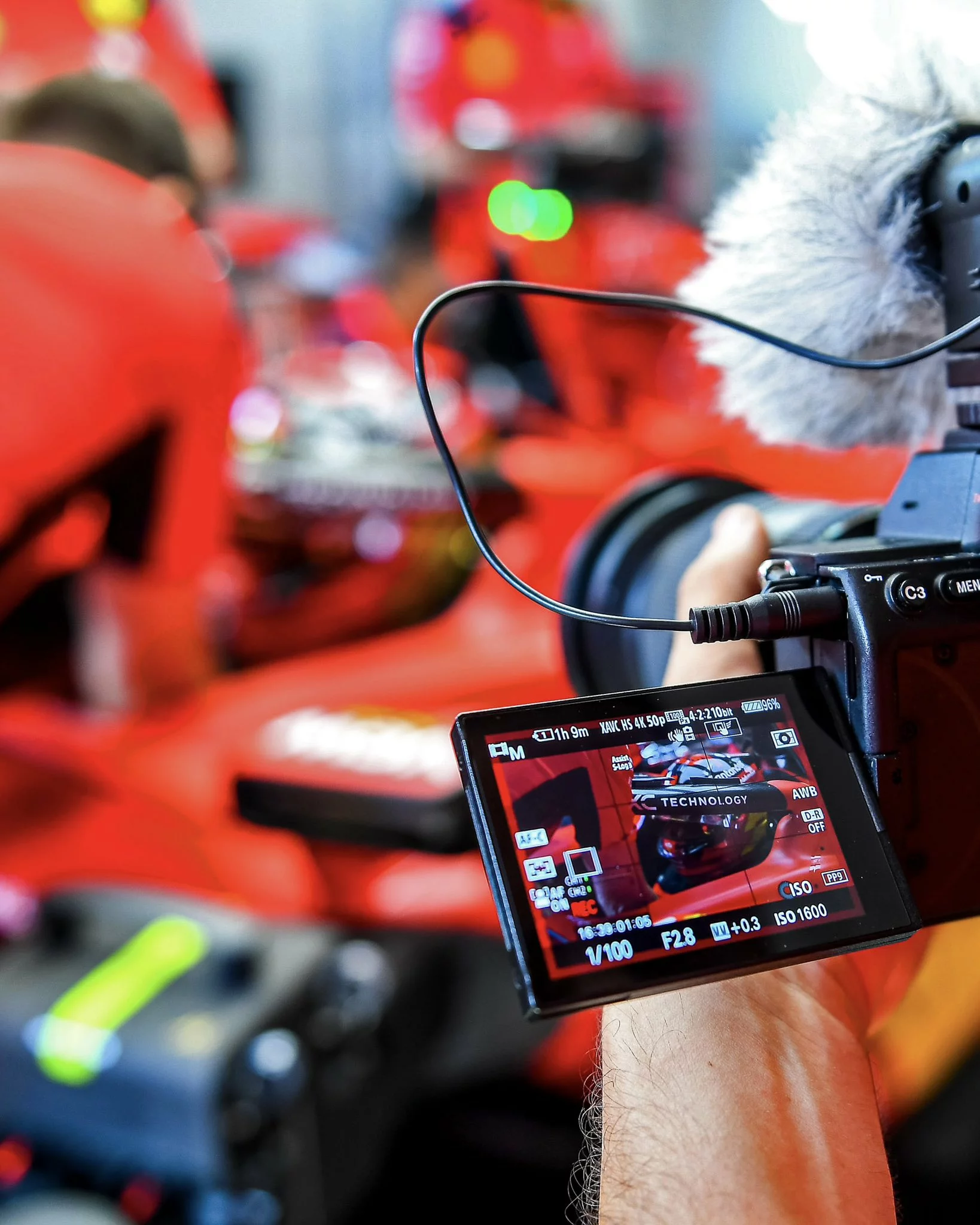 La Ferrari di Sainz durante il filming day a Fiorano