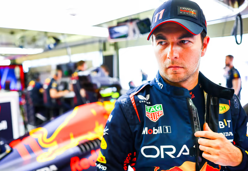 Sergio Perez nel box Red Bull