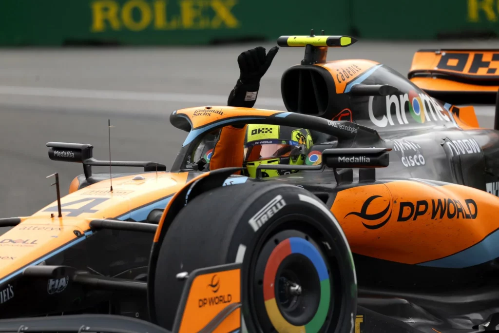 Lando Norris saluta i fans del Canada