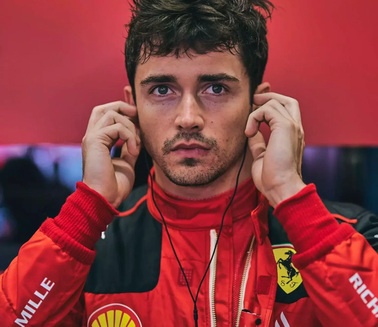Leclerc, le sue parole: “Questa macchina è…” Charles Leclerc in preparazione per le qualifiche del GP di Spagna