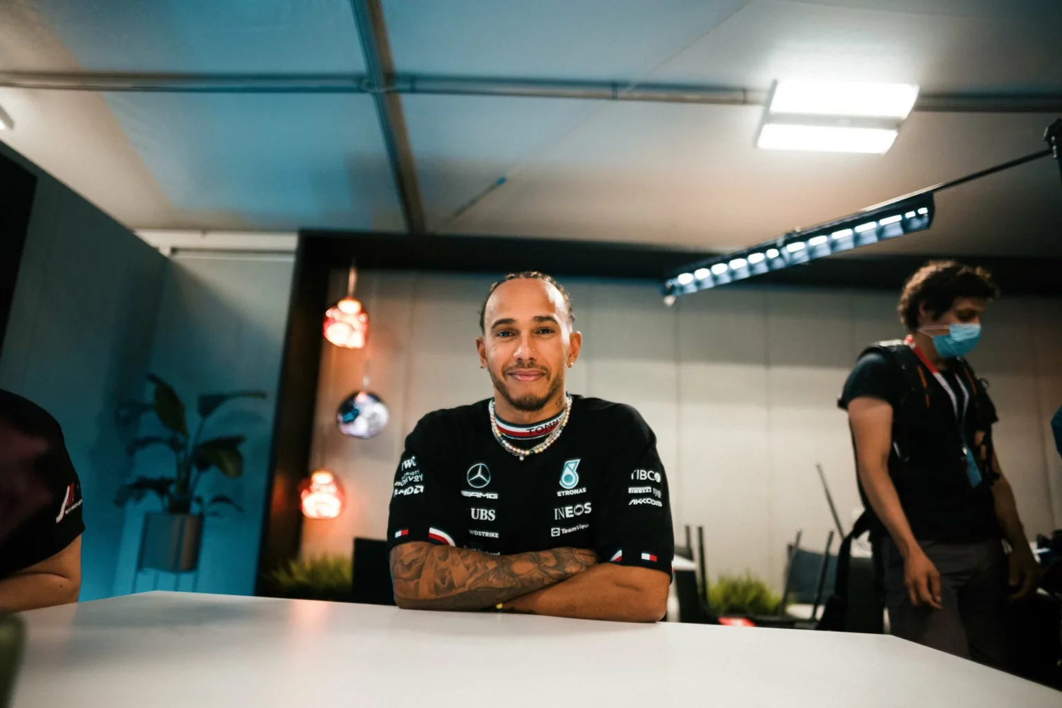Lewis Hamilton nel paddock del GP del Canada