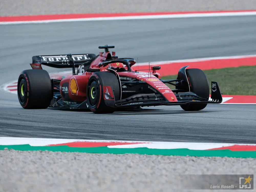 Charles Leclerc sulla SF-23 a Barcellona