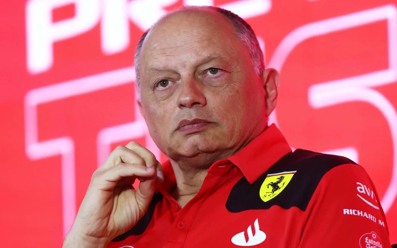 F1: Ferrari quarta forza, ma non secondo Vasseur… Il team principal della Ferrari Vasseur in conferenza stampa in Spagna