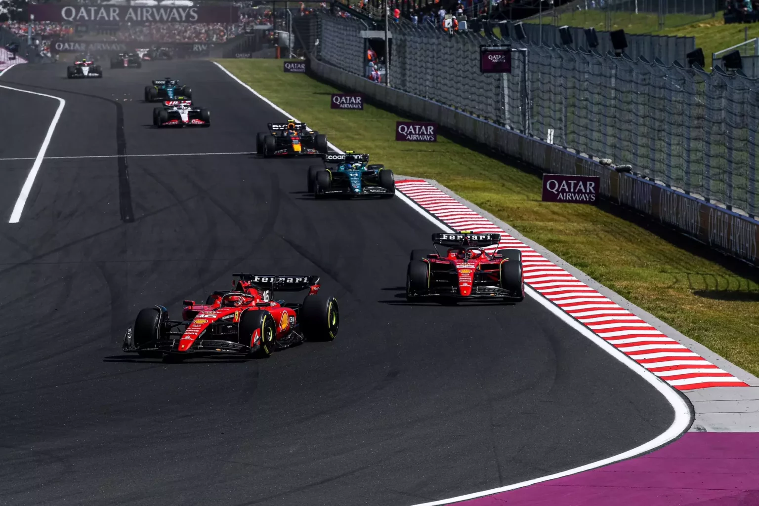 F1, GP d’Ungheria: tutti gli orari del weekend a Budapest! La partenza del GP d'Ungheria con Sainz che si posizione dietro Leclerc