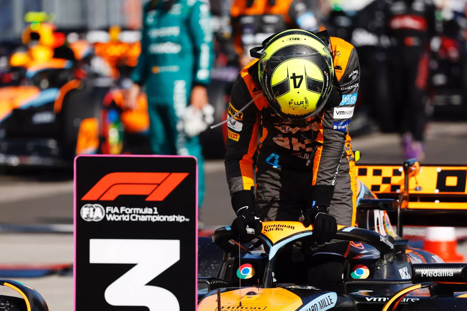 F1 | McLaren, Norris doesn't give up: "Our moment..." Lando Norris exits his MCL60 after qualifying for the Hungarian GP