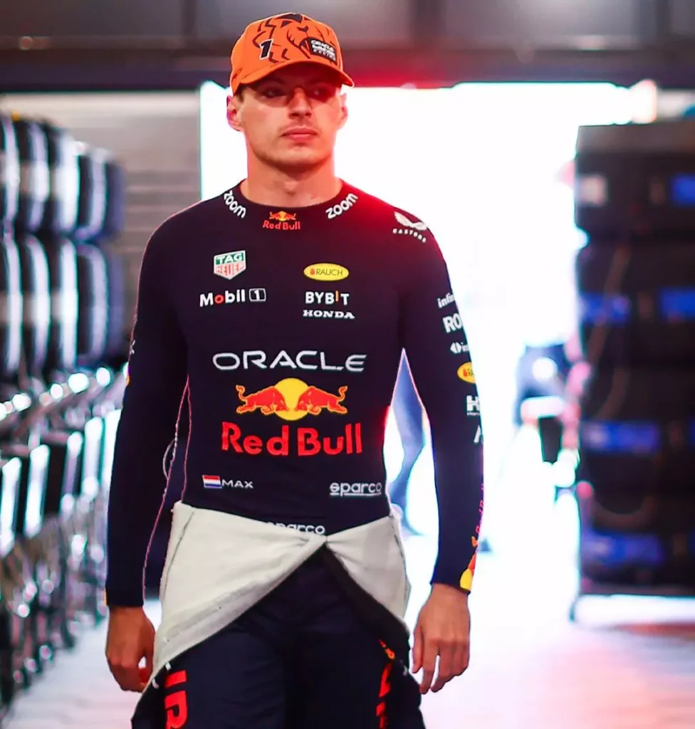 Max Verstappen nel box prima delle qualifiche in Ungheria