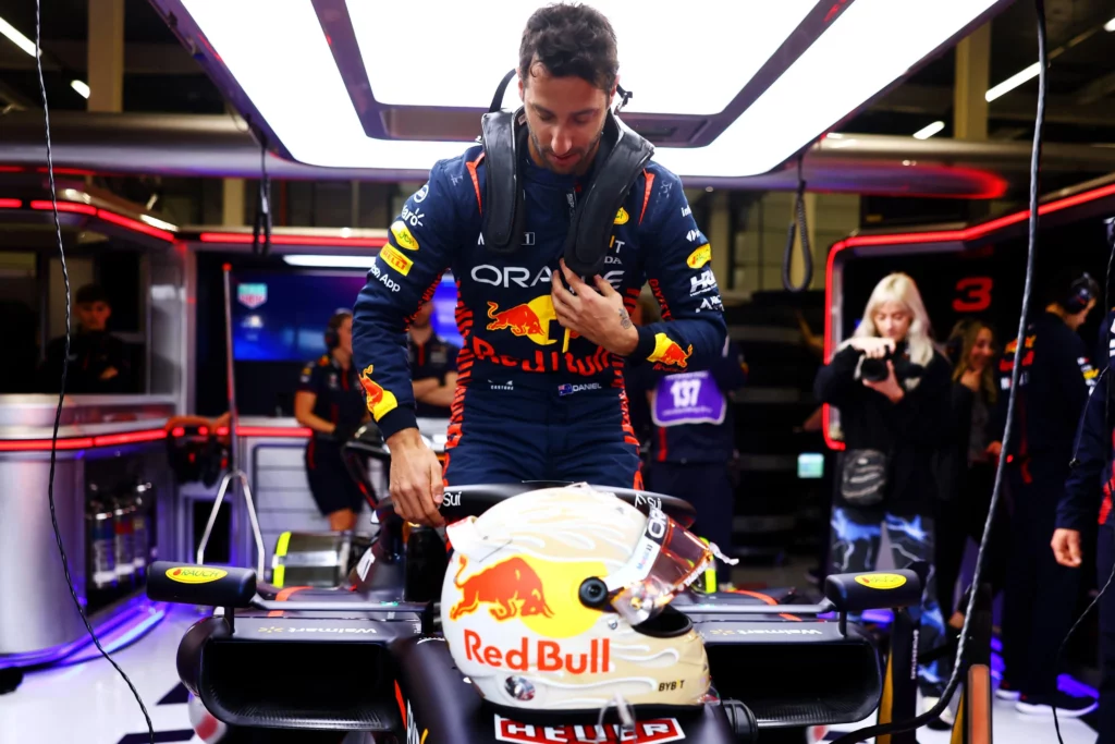 Daniel Ricciardo prossimo a entrare nella RB19 per i test Pirelli