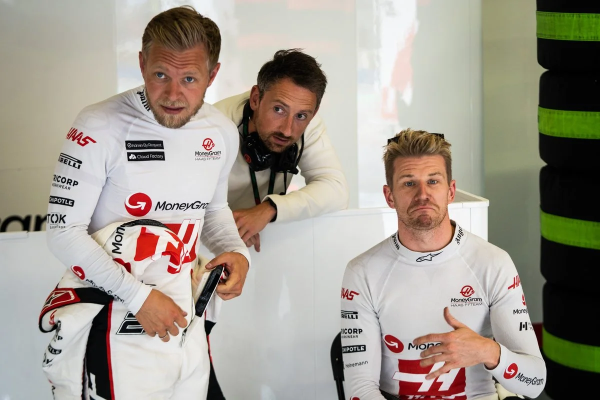 Hulkenberg e Magnussen discutono ai box in Austria