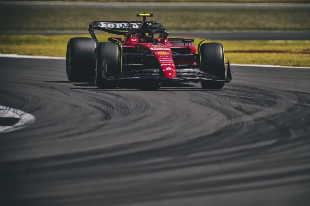 Carlos Sainz in pista a Silverstone