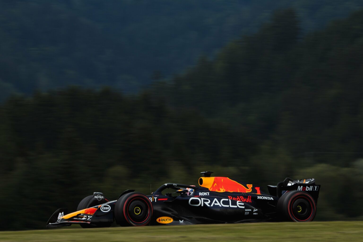 Sprint shootout Austria: 1-2 Red Bull, disastro Mercedes Verstappen in azione sul circuito del Red Bull Ring