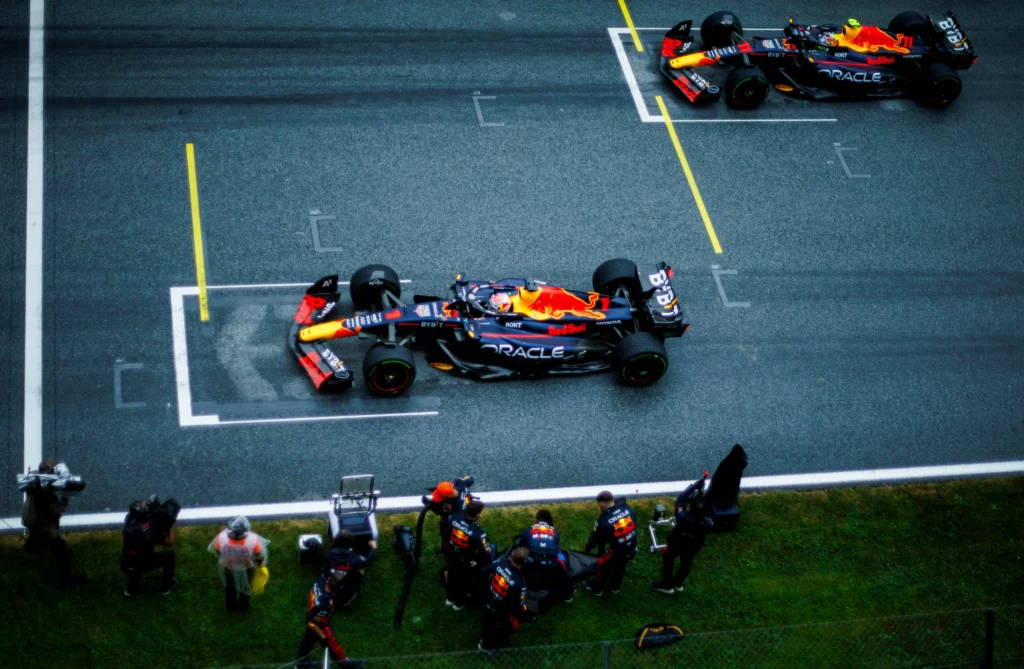 Verstappen e Perez si preparano a partire nella sprint in Austria