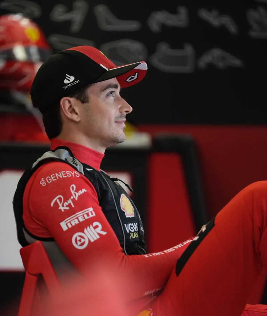 Charles Leclerc che si rilassa prima del GP di Silverston