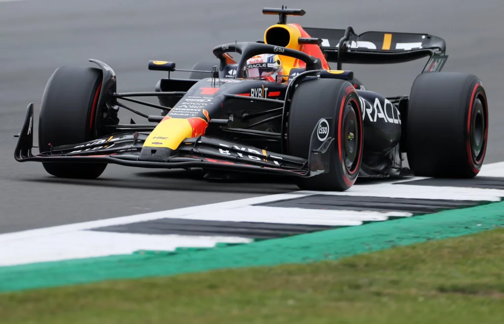 La Red Bull di Max Verstappen in pole position a Silverstone