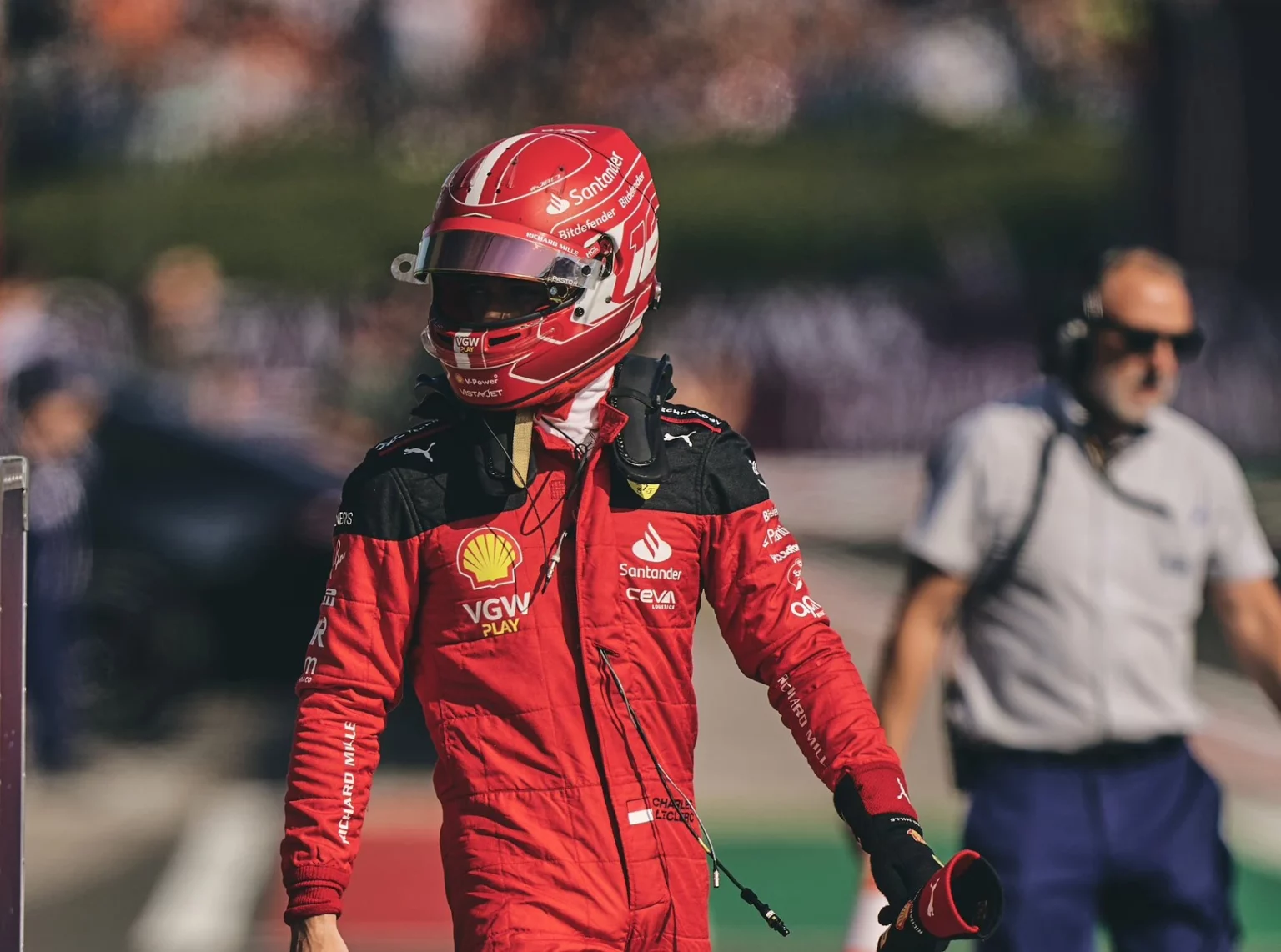 F1 | Leclerc onesto: “Demoralizzato? Vi dico…” Charles Leclerc appena sceso dalla sf-23 nella pit lane dell'Ungheria