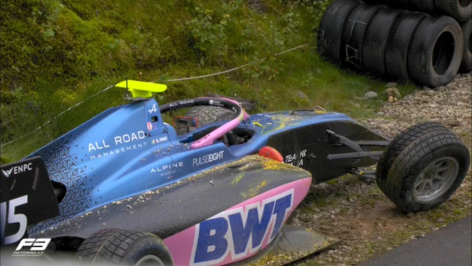 Gabriele Minì fuori nel giro di ricognizione della Feature Race dii Formula 3 in Belgio