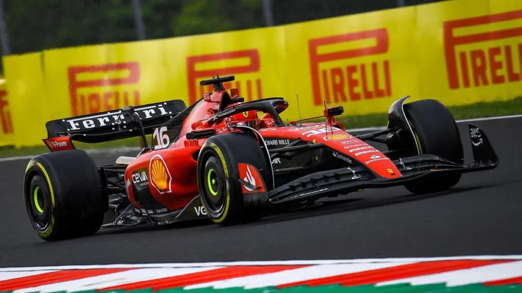 Charles Leclerc a bordo della SF-23  in Ungheria