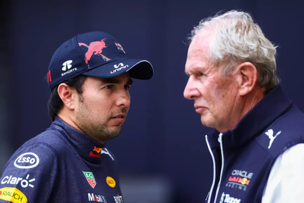 Helmut Marko e Sergio Perez discutono
