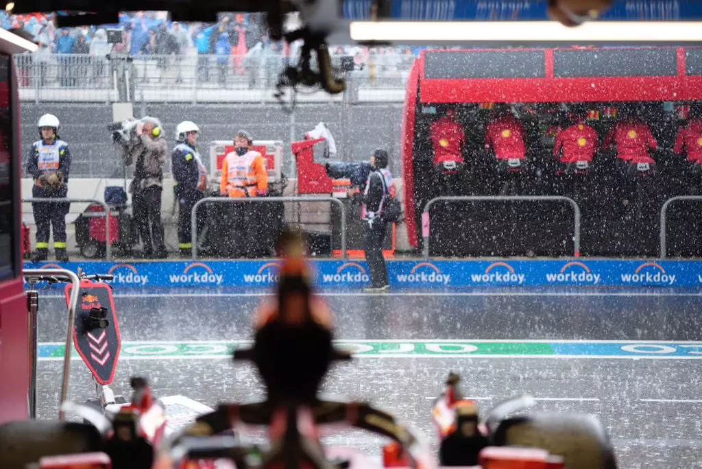 Scende la pioggia sul tracciato di Zandvoort durante il GP d'Olanda
