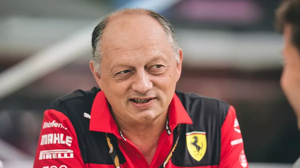 F1 | Vasseur alza la voce sul budget cap! Le sue richieste Il team principal della Ferrari Frederic Vasseur nel paddock