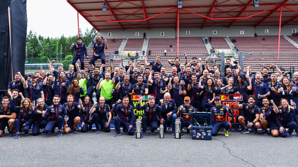 La Red Bull festeggia la 12esima vittoria di fila, arrivata con Verstappen primo e Perez secondo