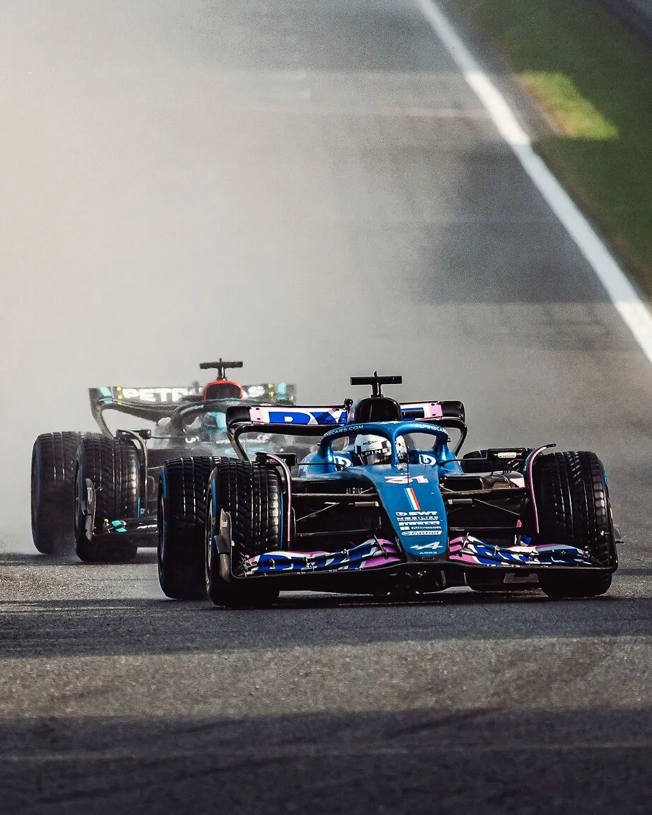 Esteban Ocon in macchina durante le qualifiche in Belgio