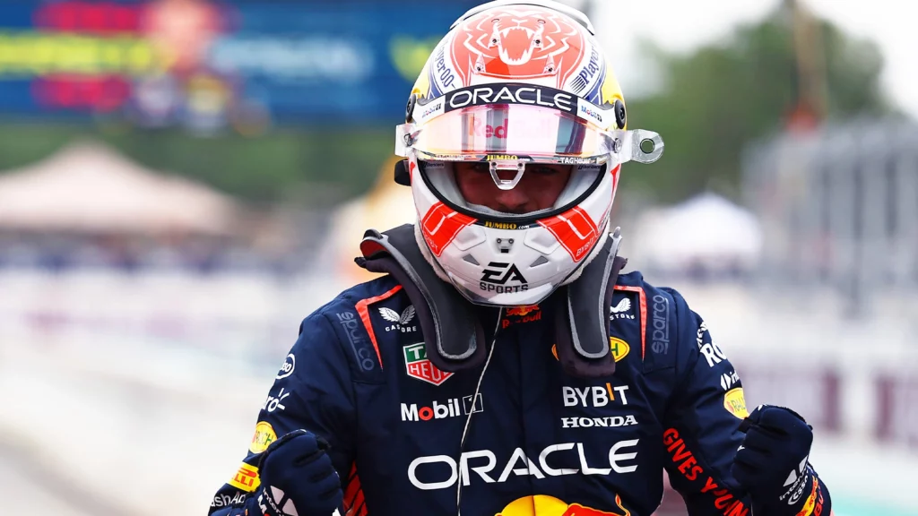 Verstappen festeggia l'ennesima vittoria di questa stagione in Spagna