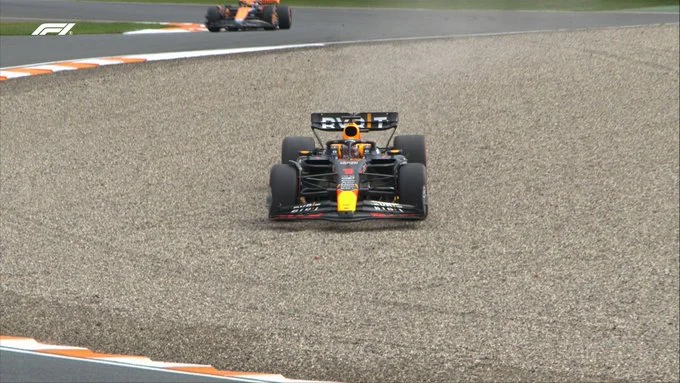 Max Verstappen fa un lungo sul circuito di ZANDVOORT