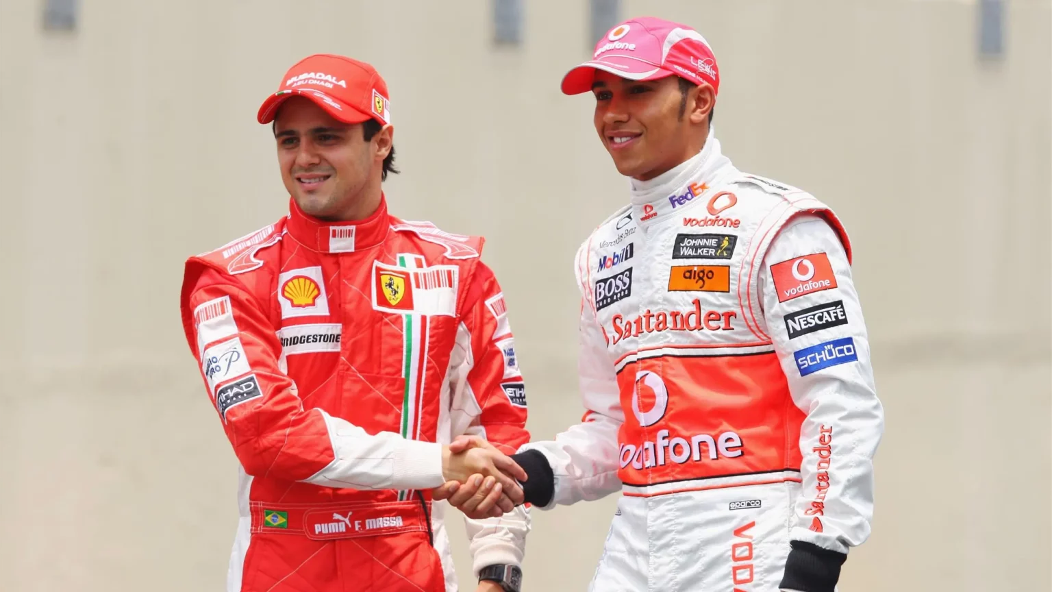 F1 | Massa e il mondiale 2008. La mossa dei legali sorprende tutti! Felipe Massa si stringe la mano con Lewis Hamilton