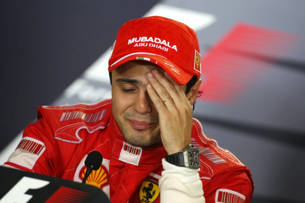 Felipe Massa sconsolato in conferenza stampa